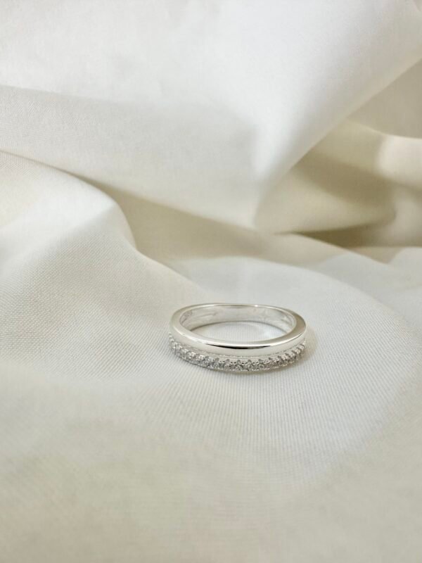 Anillo Doble Liso y Circonias - Imagen 2
